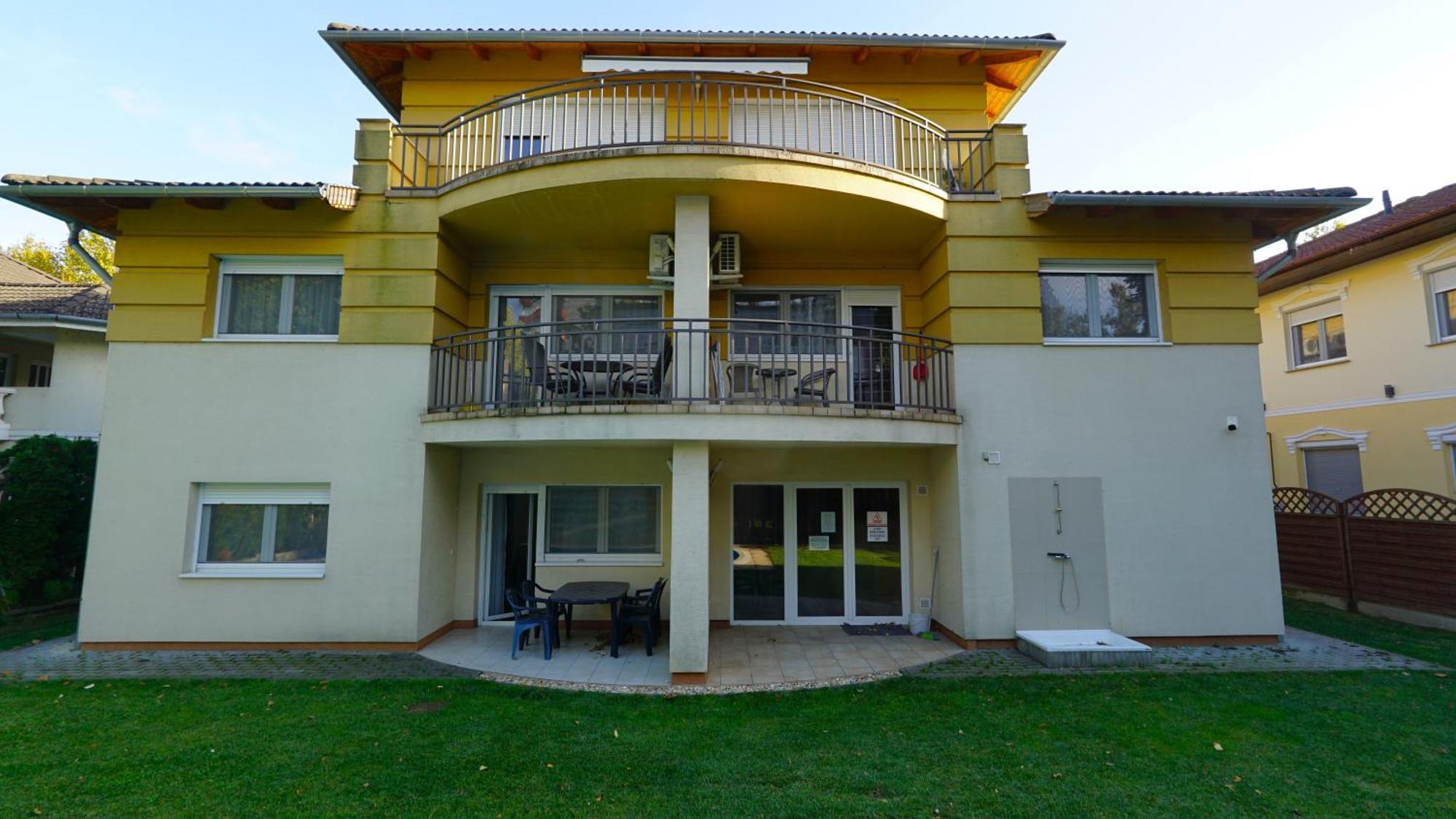 Yellow Sun Apartman Шіофок Екстер'єр фото