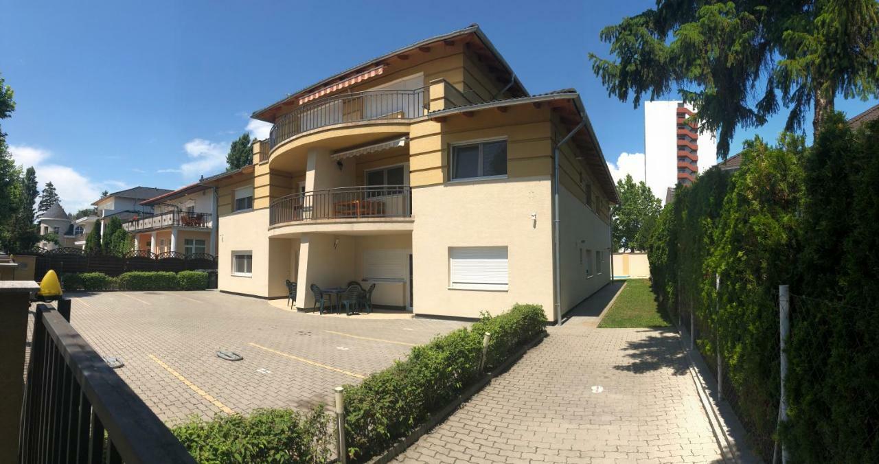 Yellow Sun Apartman Шіофок Екстер'єр фото